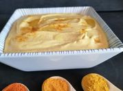 Una foto de humus garbanzos de bote