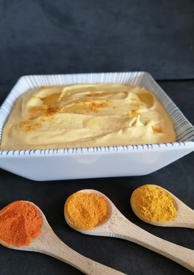 Una foto de Hummus al curry