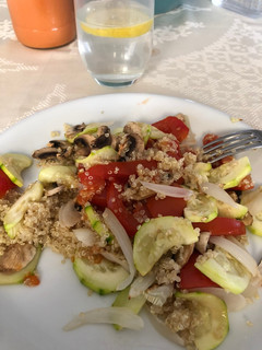 Una foto de Quinoa con verduritas al horno