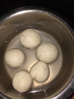 A picture of Lovely rasgulla.