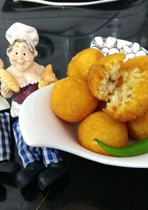 A picture of Paneer puffs.