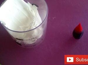 Una foto de Chantilly diluido perfecto para decorar pasteles