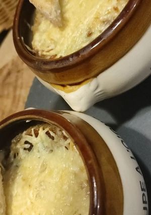 Une photo de Soupe à l'oignon gratinée