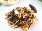 Una foto de spaghetti de sepia