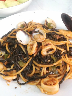 Una foto de Espaguetis bicolor con sabor a Mar