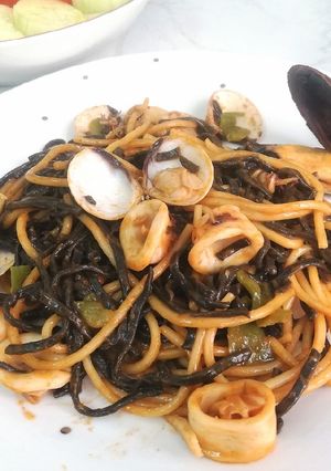 Una foto de Espaguetis bicolor con sabor a Mar