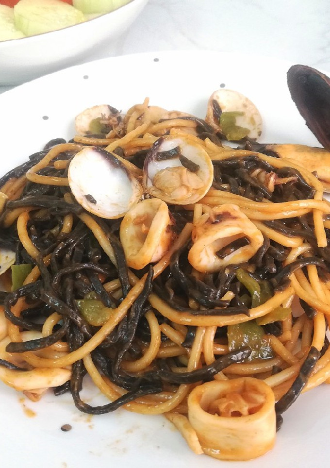Una foto de Espaguetis bicolor con sabor a Mar