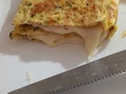 Una foto de omelette queso