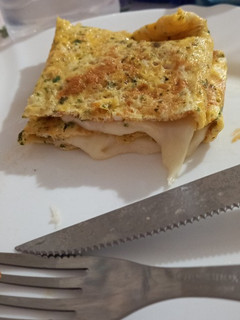 Una foto de Omelette de queso (tortilla francesa con queso)