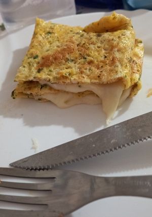 Una foto de Omelette de queso (tortilla francesa con queso)