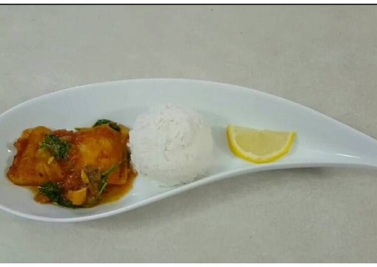 Award-winning Basa fish fillet curry with parsley