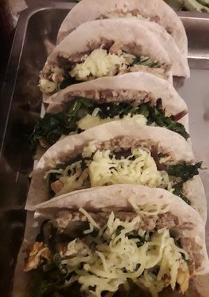 Una foto de Fajitas de pollo y verduras