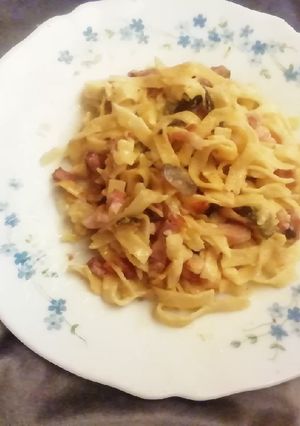 Une photo de One pot pasta - courgette champignons mozzarella