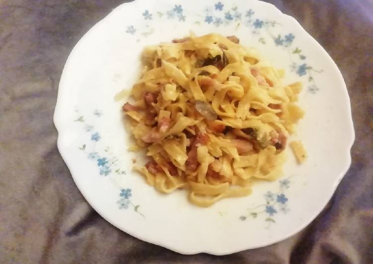 Comment Servir One pot pasta - courgette champignons mozzarella