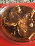 Chuletas de cerdo en salsa de refresco de cola al horno