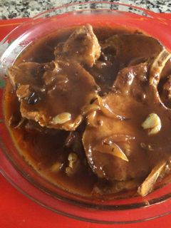 Una foto de Chuletas de cerdo en salsa de refresco de cola al horno