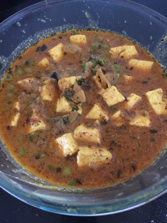 A picture of Dahi Mutter Paneer.