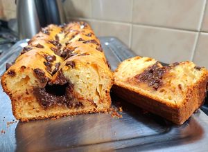 Una foto de Budín de naranja con relleno de choco-dulce de leche