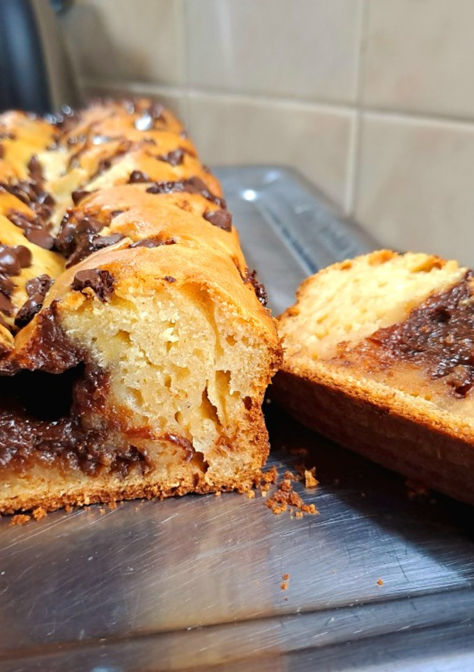 Una foto de Budín de naranja con relleno de choco-dulce de leche