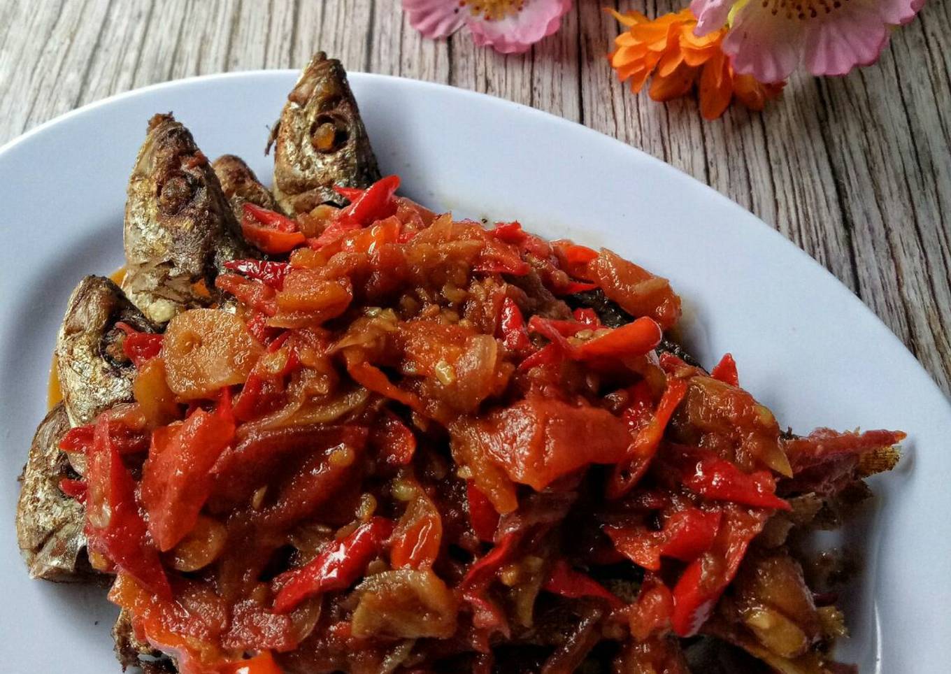 Resep Ikan Bumbu Tomat Pedas yang Lezat