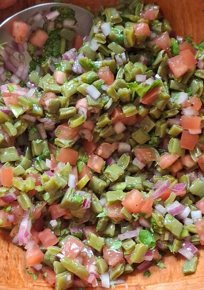 Una foto de Ensalada de nopales de la casa