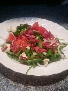 Una foto de Ensalada de Rúcula y Jamón