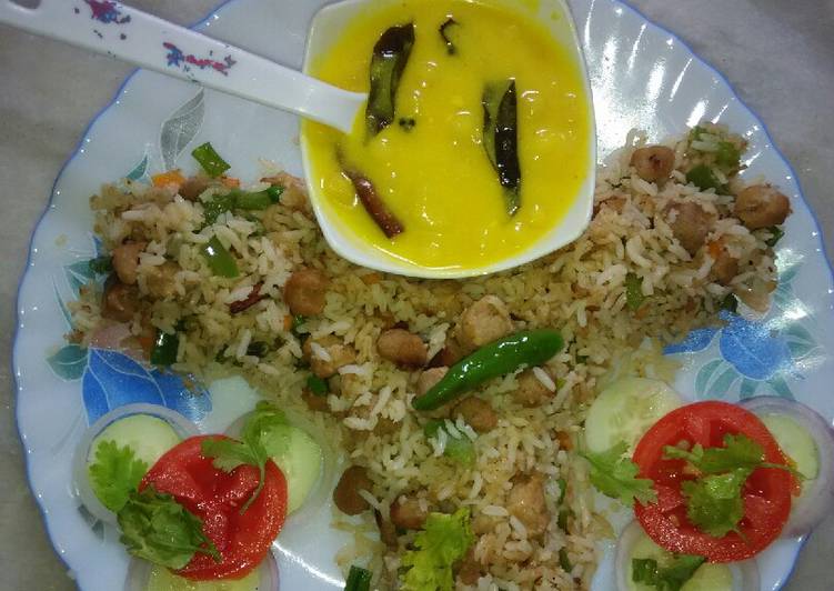 Fried Rice with kadhi boondi