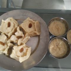 A picture of Sooji halwa with rabri.