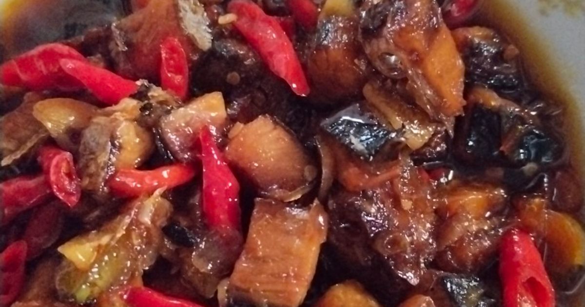 Ikan asin goreng asam manis