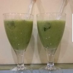 A picture of Kiwi and grapes mint frappe.