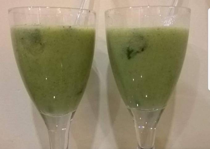 Kiwi and grapes mint frappe