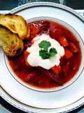 BORSH, Sopa Russa, e do Leste Europeu, sopa de Beterrabas, Carnes, Especiarias e Creme Azedo