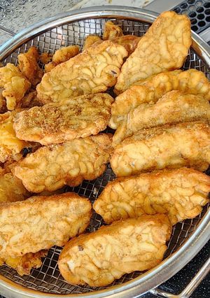 Hình của món Tempeh hạt điều chiên (món chay).