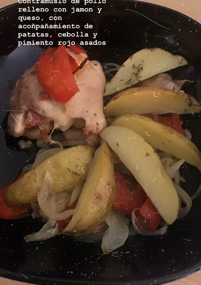 Una foto de Contramuslos de pollo rellenos con verduras al horno