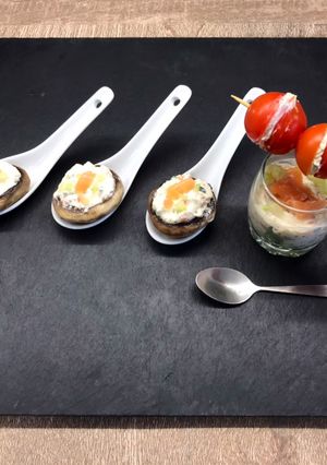 Une photo de Bouchées au champignons, verrines et tomates cerises farcies 😍👍😋