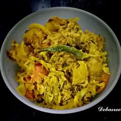 A picture of Badhakopir bati charchori/Steamed cabbage curry.