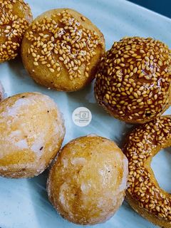 Hình của món Bánh cam đeee | Vietnamese Banh Cam.