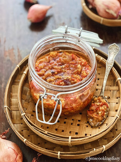 A picture of Sambal Bawang (Indonesian Shallots Chili Sauce).