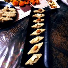 A picture of #Makhana Katli.