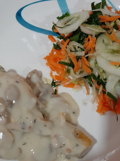 Una foto de Muslo de Pollo en Crema de Champiñones