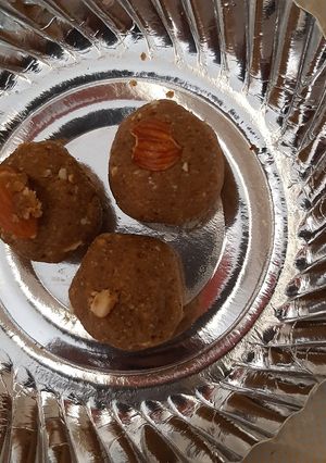 A picture of Winter special Nutritious ladoo with methi.