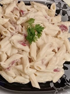 صورة لوصفة معكرونه بالوايت صوص والبسطرمه 😍