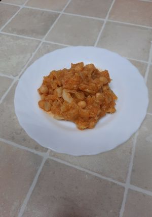 Una foto de Repollo con garbanzos fácil y rápido