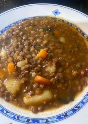 Una foto de Lentejas con chorizo y espinacas