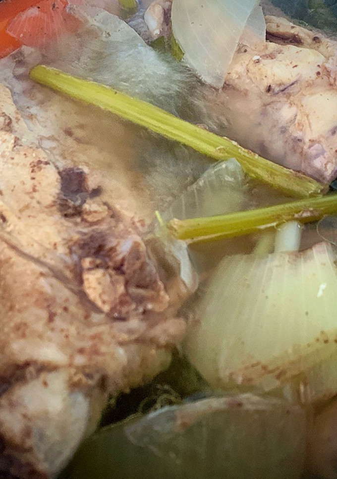 Una foto de El Caldo de Pollo de Ferran Adrià