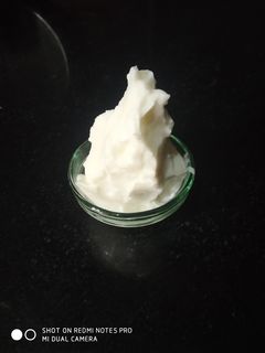 होम मेड बटर(Homemade Butter_white butter) रेसिपी मुख्य फोटो