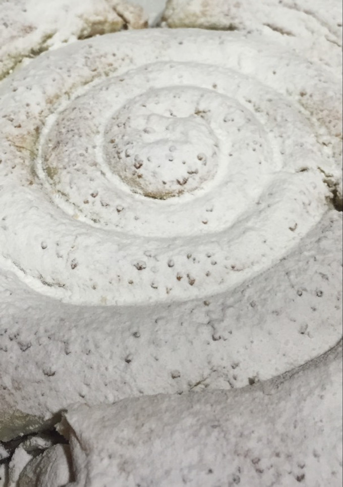 Una foto de Ensaimada de nocilla y nueces