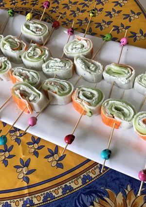 Une photo de Roulés apéro au concombre, surimi et crème de feta