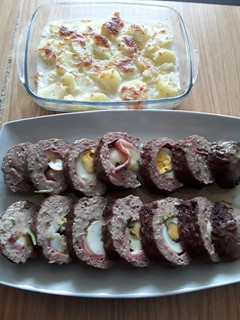Una foto de Rollo de carne picada con patatas gratinadas (thermomix)