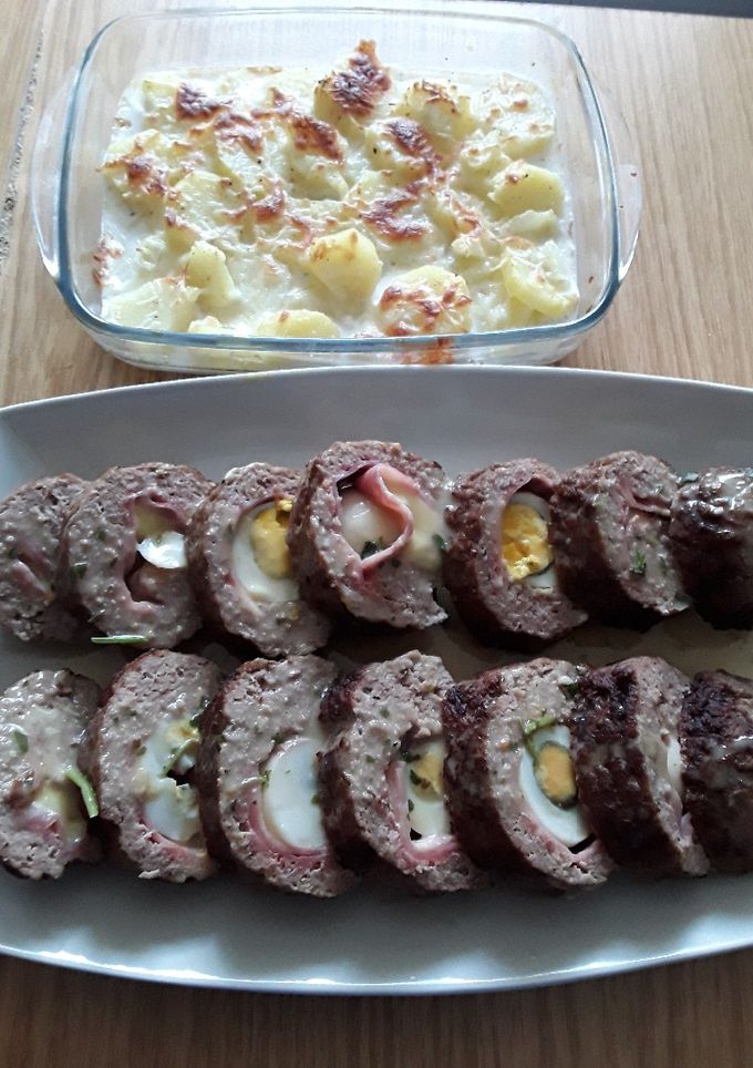 Una foto de Rollo de carne picada con patatas gratinadas (thermomix)